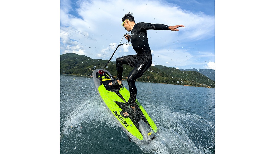 見出し3画像_嶋村吉洋社長が主催するワクセルのコラム_藤中周作_電動ジェットボード