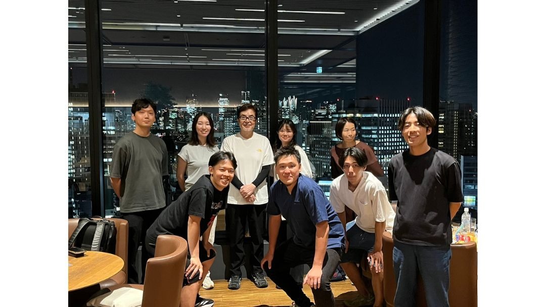 見出し2画像_嶋村吉洋社長が主催するワクセルのコラム_金本京平_クライアントと目標に向かう